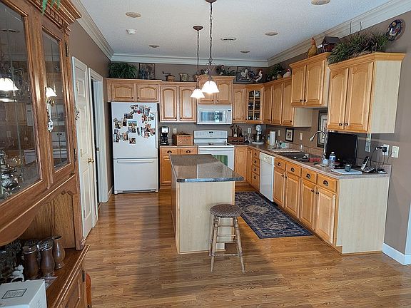 2nd image of 1205 Country Club Dr