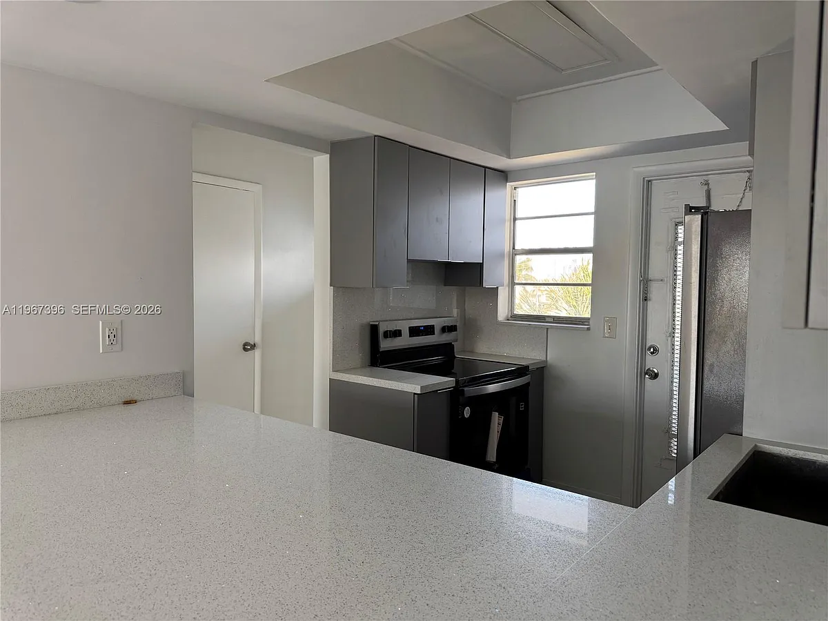 Building Photo - 1333 E Hallandale Beach Blvd #444