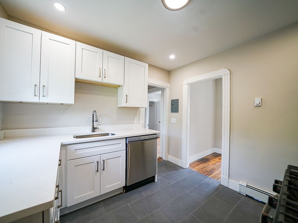 1st image of 568 Green St APT 3