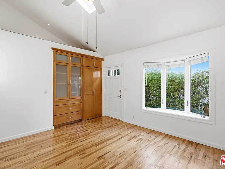 325 Vernon Ave #4 — Photo 3