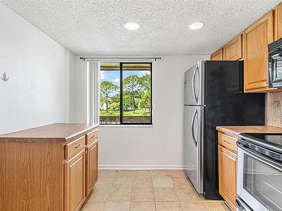 5th image of 108 WOODLANDS COURT #108