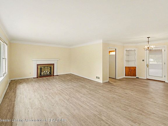 4th image of 5359 Park Lake Rd