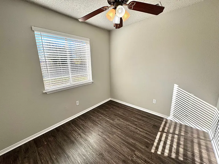 2508 S Center St — Photo 8