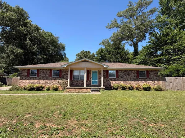 725 Dearborn St, Muscle Shoals, AL 35661