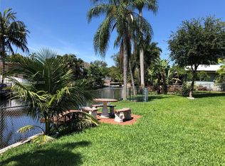 2560 NE 200th St, Miami, FL 33180
