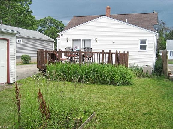 4th image of 1023 Washington Ave