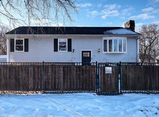 12 Meredith St, Lowell, MA 01850