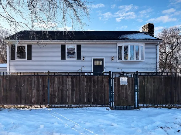 12 Meredith St, Lowell, MA 01850