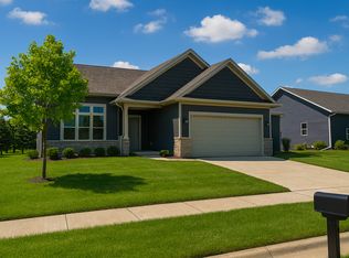 41 Brookstone Cir, Bloomington, IL 61704