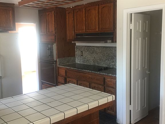 Kitchen/Pantry 