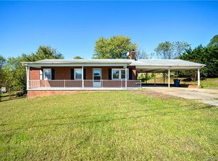 2710 Twin Meadow Dr, Hudson, NC 28638