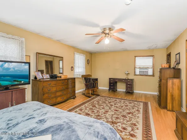 35 Shawnee Street image 18 of 24