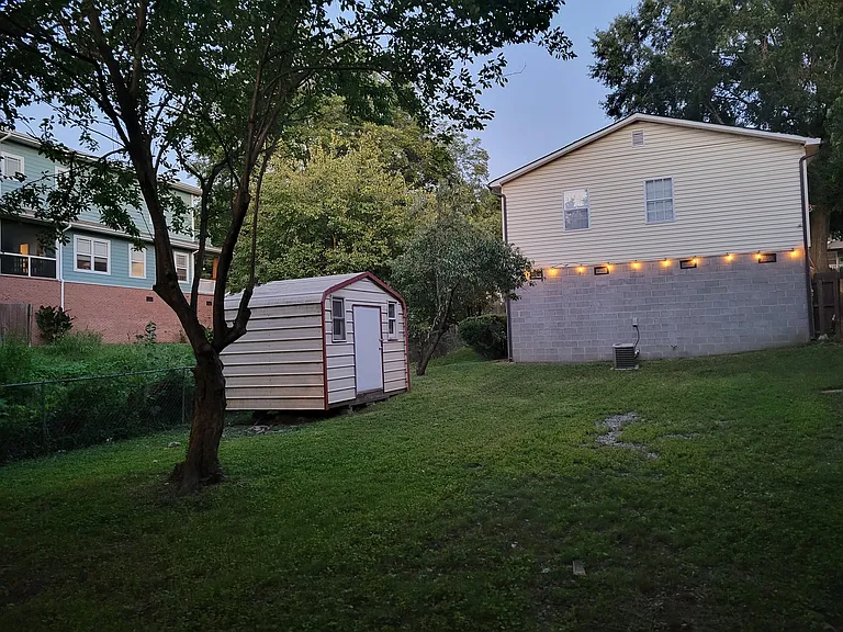 1607 Harrill St — Photo 28