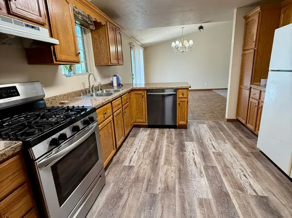 293-295 Desplaine Rd, De Pere, WI 54115