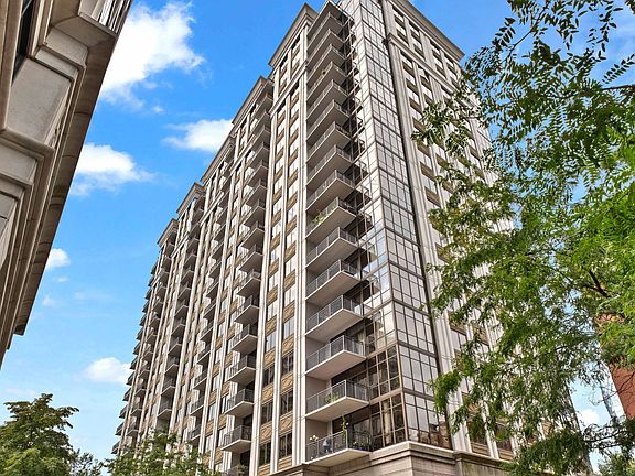 2nd image of 1322 S Prairie Ave Unit 407