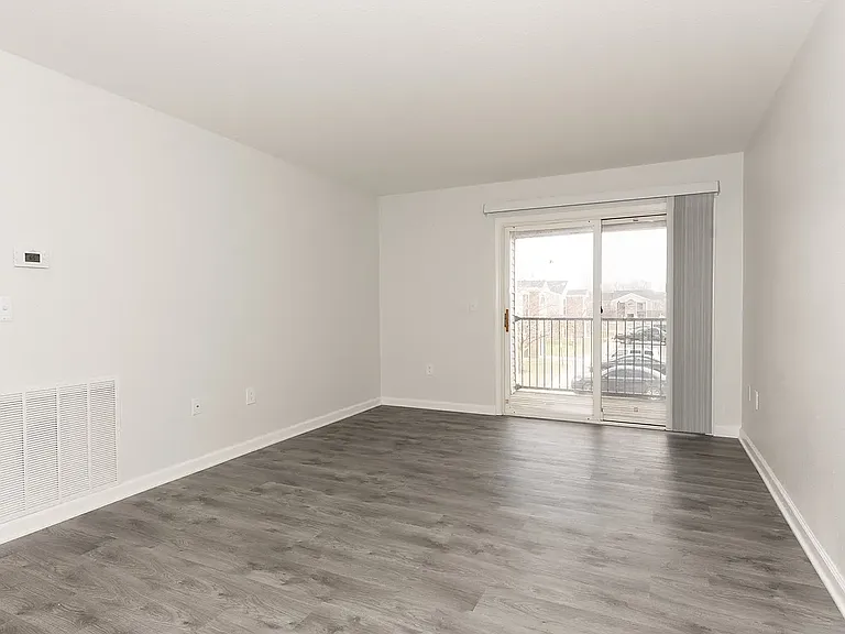3833 Hoosier Woods Ct — Photo 11