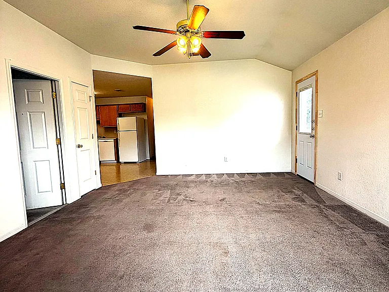 3305 Alicante Ct #B — Photo 4