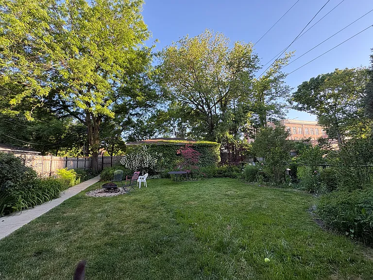 W Cortez St — Photo 4