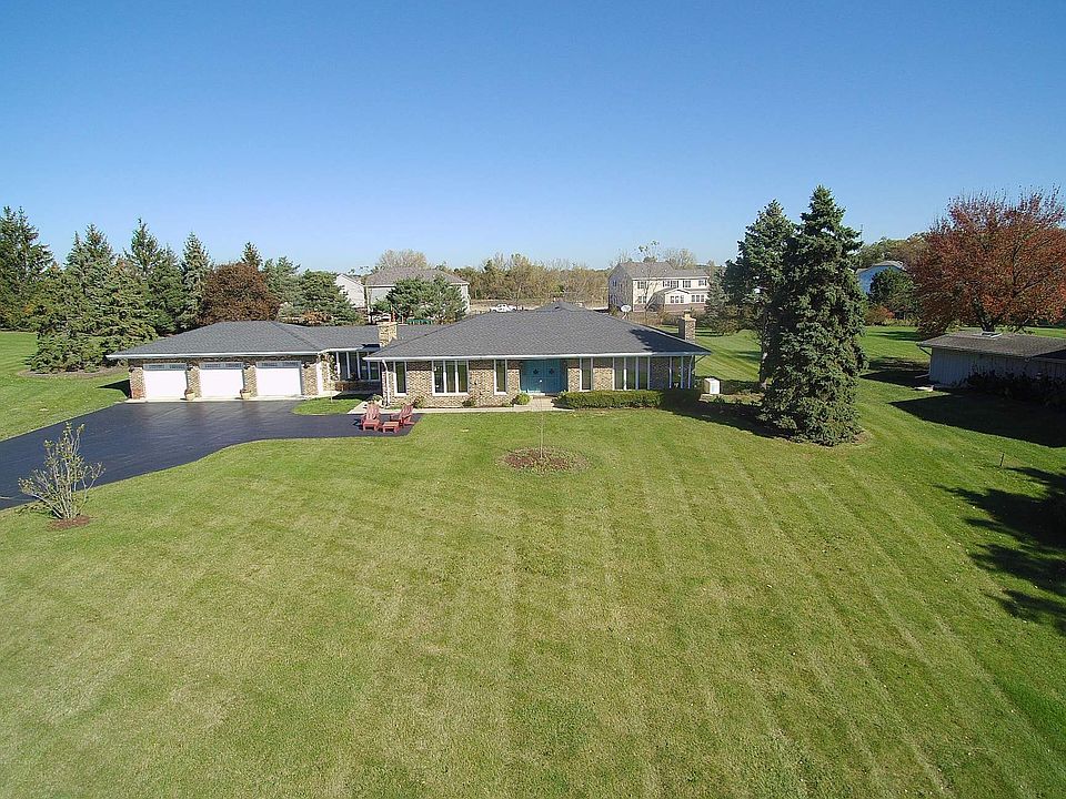 1st image of 25 Acorn Dr