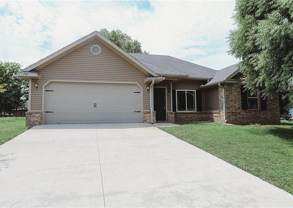 1st image of 721 Crawford Ln