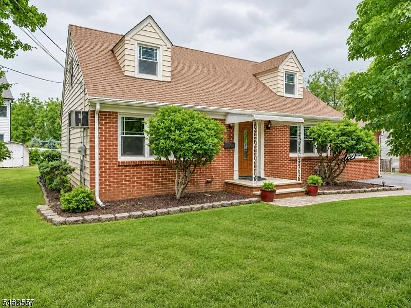4 bed, 1.5 bath, $3,600 — Photo 2