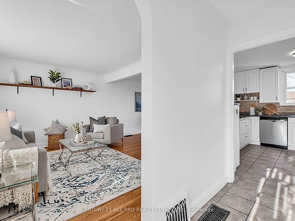 4th image of 154 Munroe St