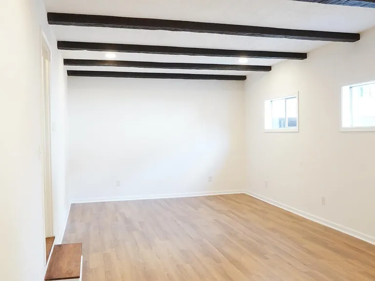 1117 Denny St — Photo 6