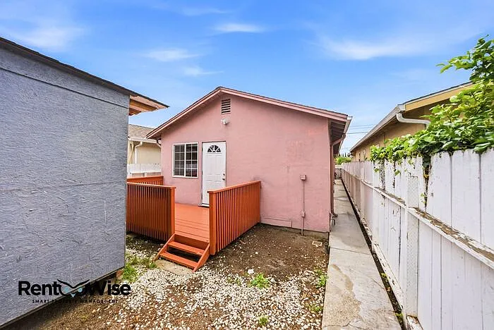 657 Hurlingame Ave — Photo 32