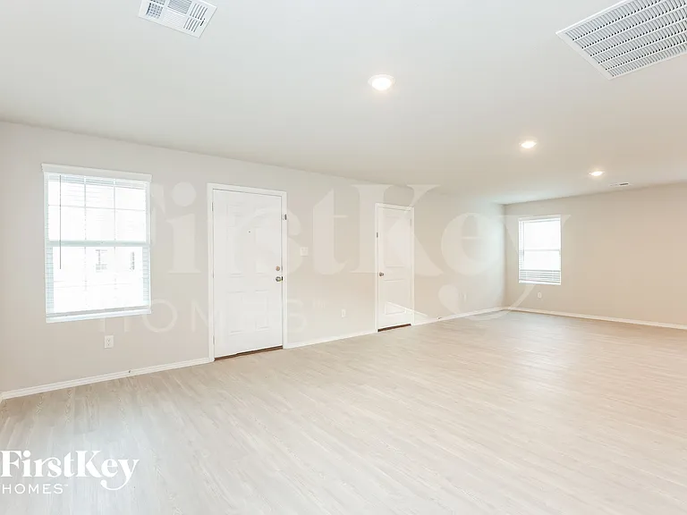 10606 Varmus Dr — Photo 4