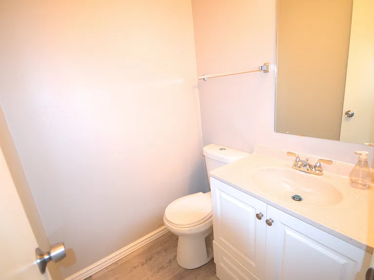 Highline Village Townhomes — Photo 7