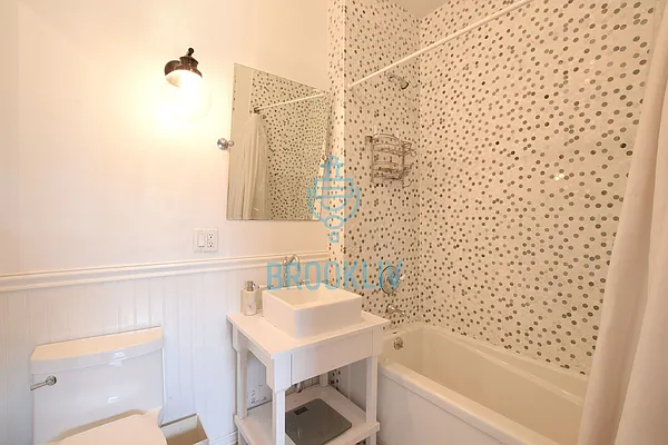 Rented by null | media 8