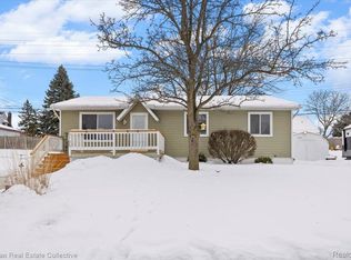 5165 Eagle Lake Dr, Waterford, MI