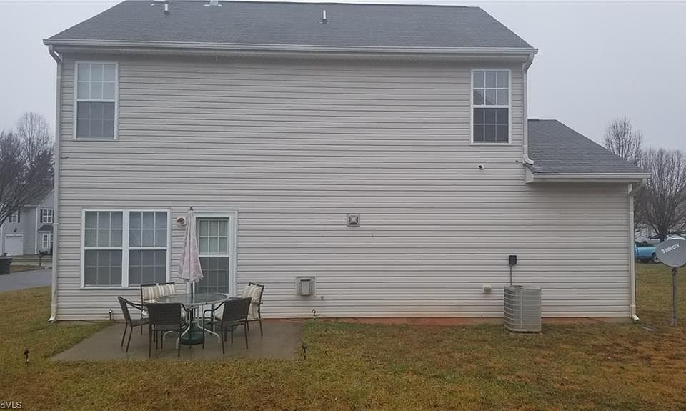 2nd image of 2 Blackhaw Ct