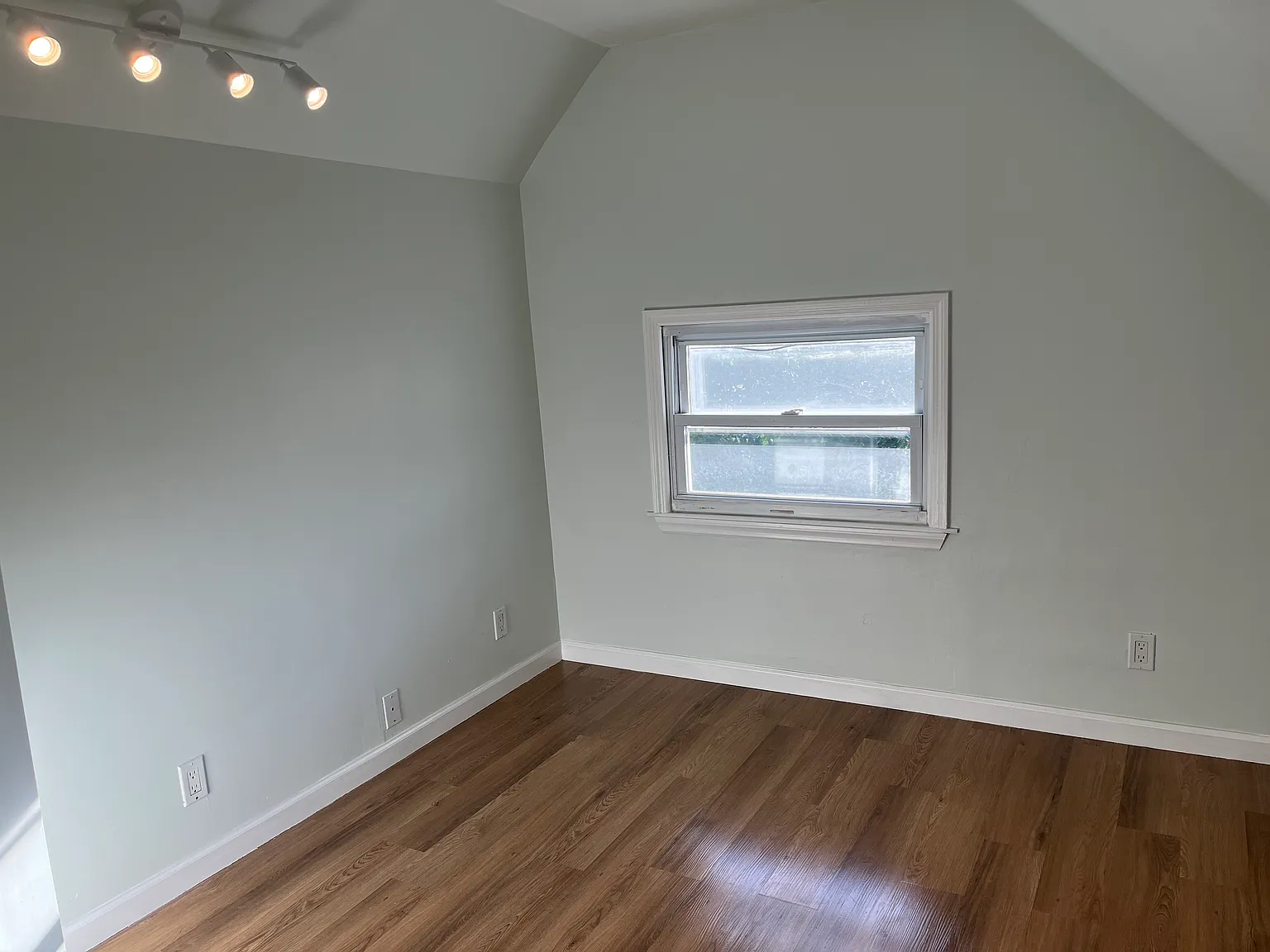 2 bed, 1350 sqft, $2,250 — Photo 3