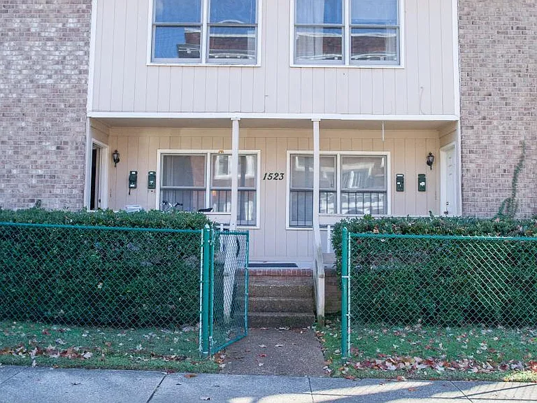 1523 Ashwood Ave #C — Photo 1