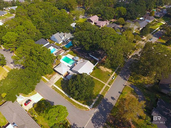 4th image of 1213 Westbury Dr