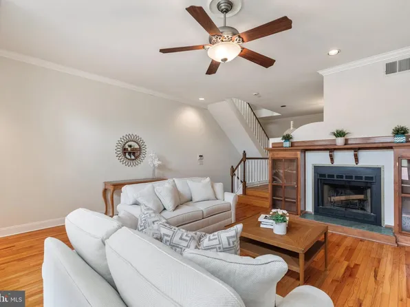 104 Christian St, Philadelphia, PA 19147