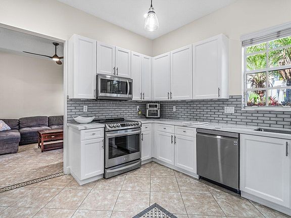 5th image of 137 Sugarberry Drive