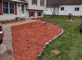 1044 Riverside Dr SE, Lowell, MI 49331