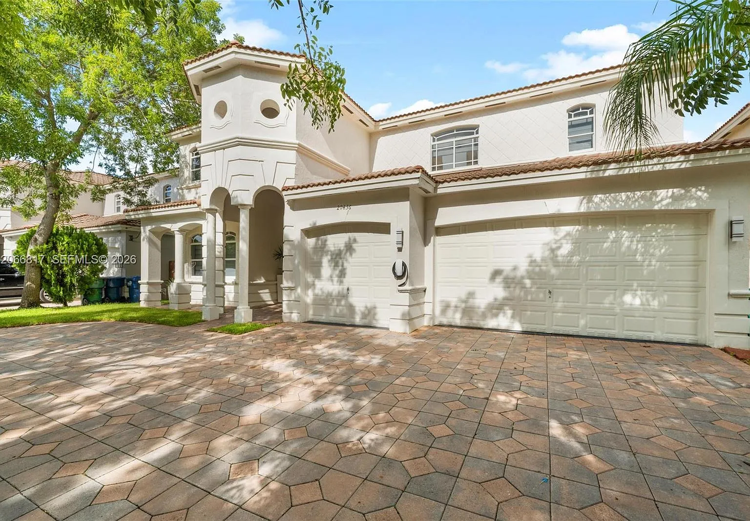 5 bed, 2962 sqft, $5,900 — Photo 1