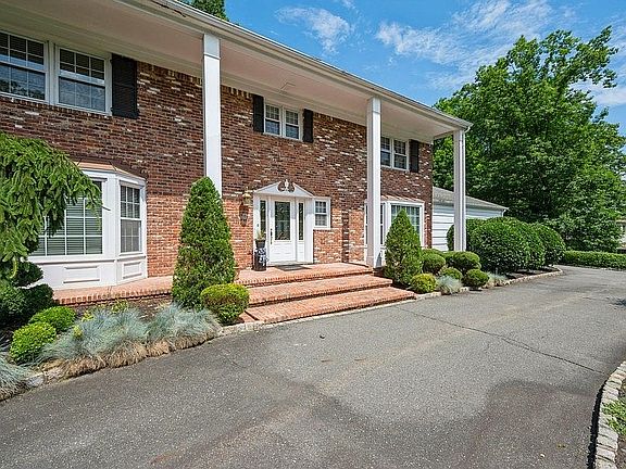 3rd image of 51 Poplar Dr