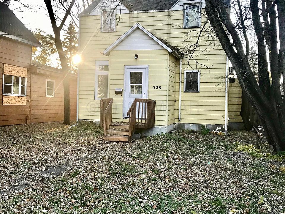 2nd image of 728 1st St N