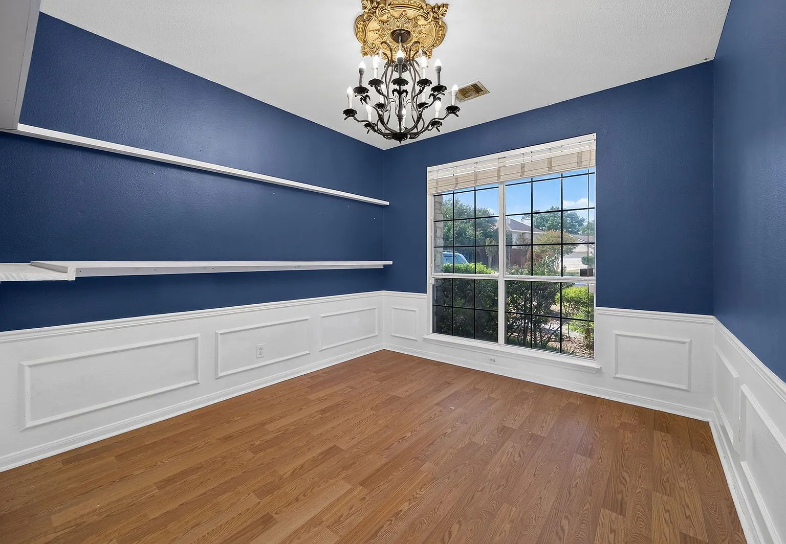 4 bed, 2.5 bath, 2425 sqft, $2,950 — Photo 3