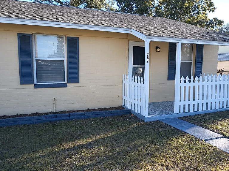 787 Orange St — Photo 2