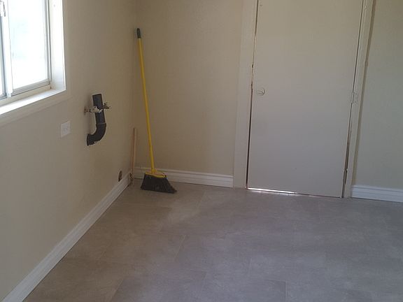 5th image of 930 Sterling Rd