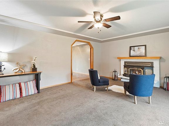 3rd image of 10819 Deepwood Dr SW