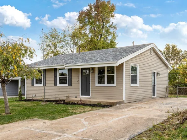 12121 Hillcrest Pl, Maryland Heights, MO 63043