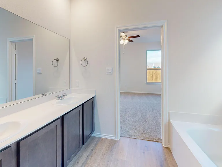 3941 Oak Creek Cir — Photo 9