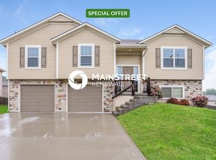 1406 NW High View Dr, Grain Valley, MO 64029