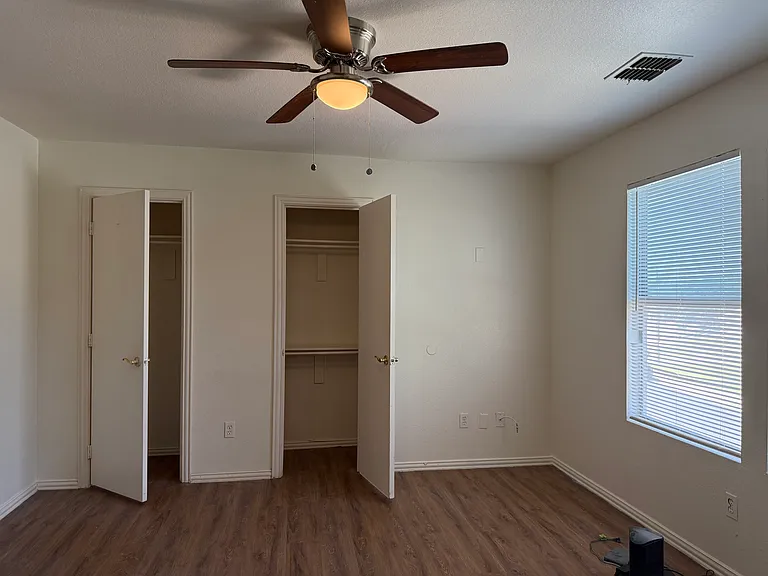 216 Creek Cove Dr — Photo 10
